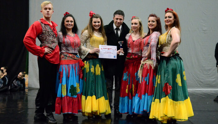 Premio per la danza consegnato da Verdiano Vera Premio per la danza consegnato da Verdiano Vera event planner e organizzatore di eventi a Genova